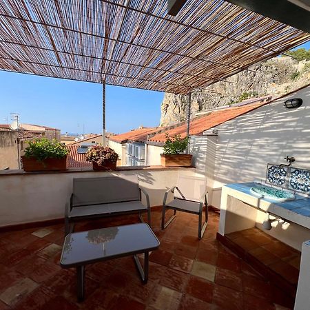 Cortile Umberto I Bed & Breakfast เชฟาลู ภายนอก รูปภาพ