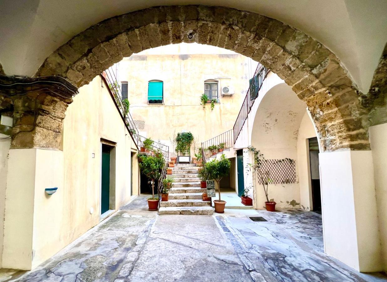 Cortile Umberto I Bed & Breakfast เชฟาลู ภายนอก รูปภาพ