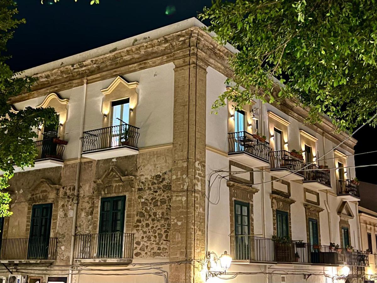 Cortile Umberto I Bed & Breakfast เชฟาลู ภายนอก รูปภาพ