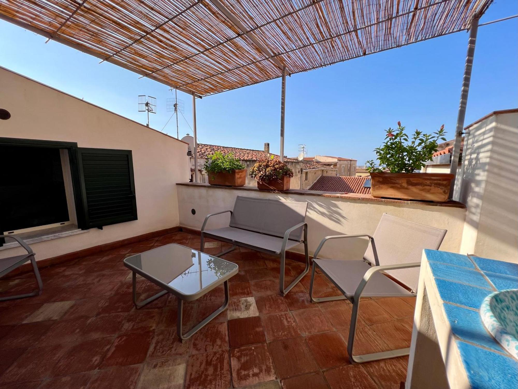 Cortile Umberto I Bed & Breakfast เชฟาลู ภายนอก รูปภาพ