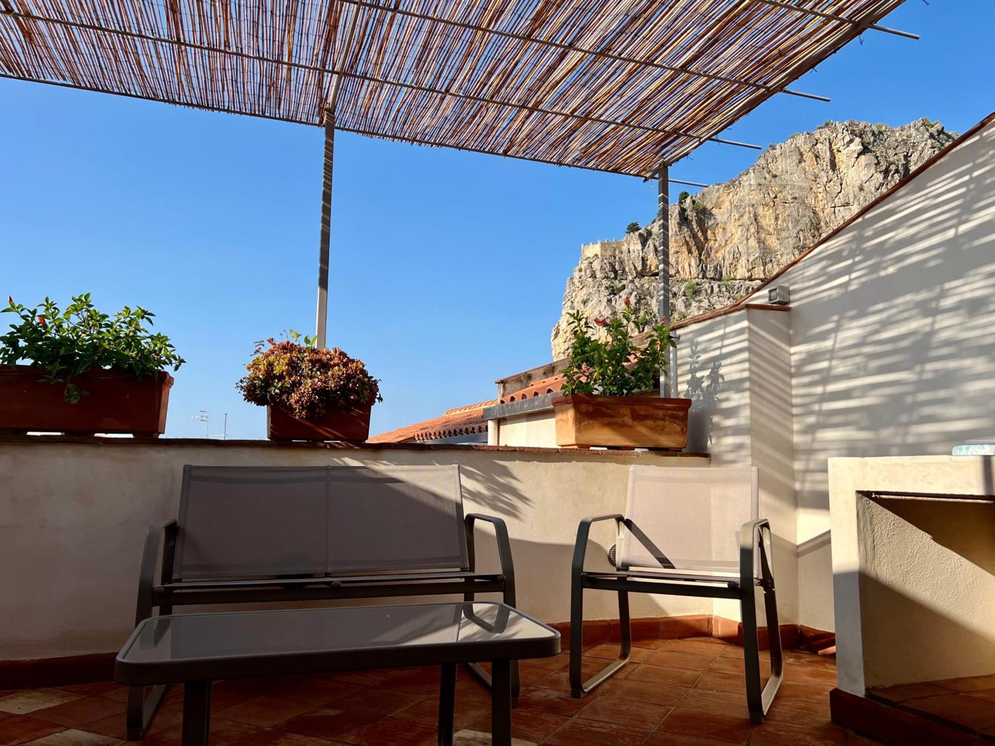 Cortile Umberto I Bed & Breakfast เชฟาลู ภายนอก รูปภาพ
