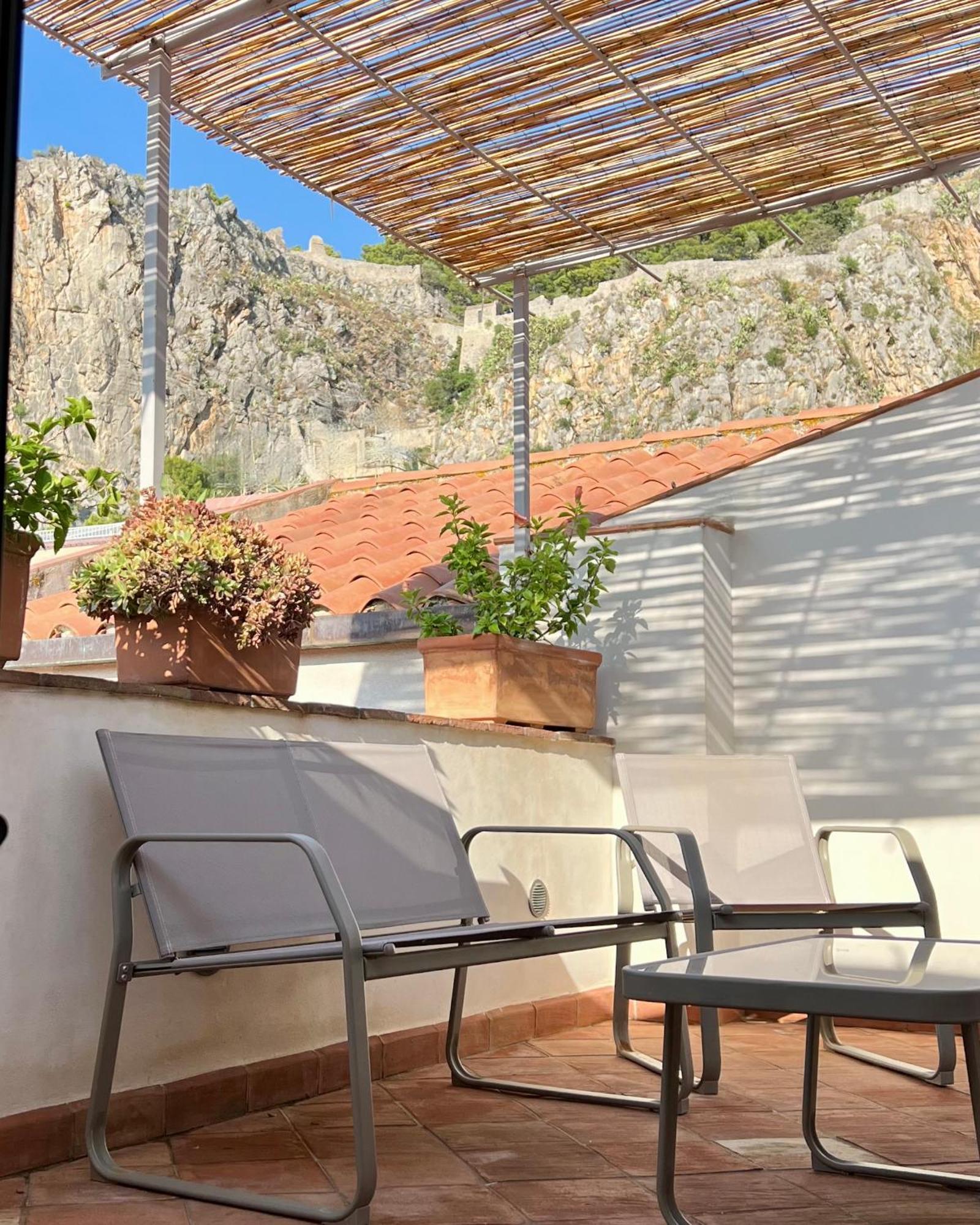 Cortile Umberto I Bed & Breakfast เชฟาลู ภายนอก รูปภาพ