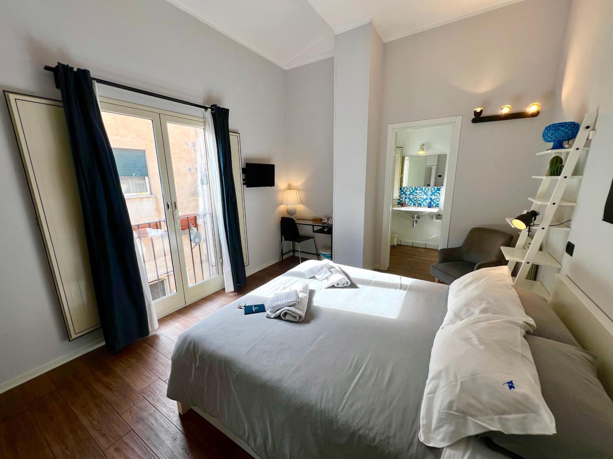 Cortile Umberto I Bed & Breakfast เชฟาลู ภายนอก รูปภาพ